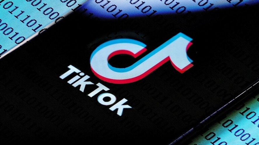 البرلمان البريطاني يحظر تطبيق تيك توك