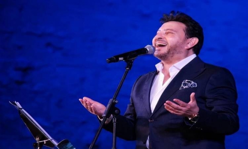 الفنان (هاني شاكر) يتعرض للنصب في البحرين 