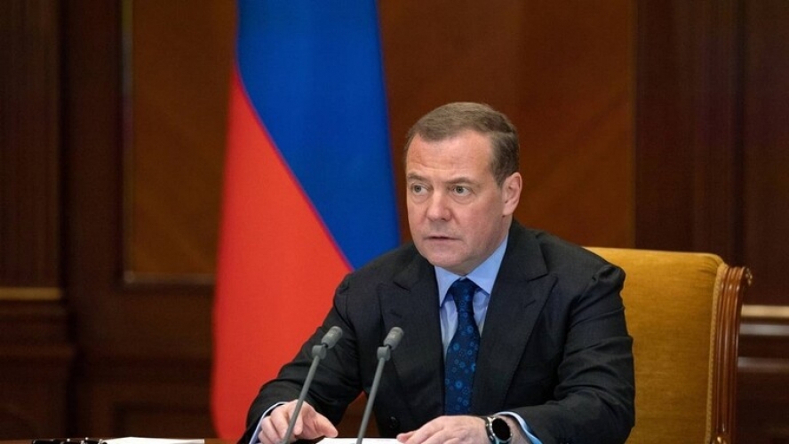 مدفيديف: أوكرانيا مليئة بالمرتزقة البولنديين الذين  يجب القضاء عليهم مثل الفئران