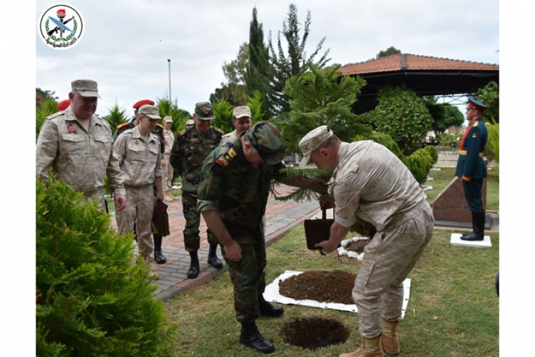 بحضور العماد عباس.. احتفال مركزي في قاعدة حميميم بمناسبة عيد النصر على النازية