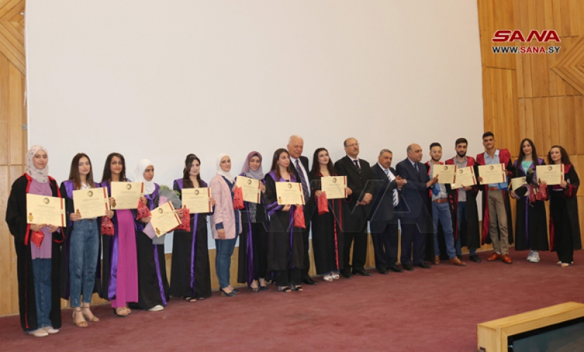 تكريم حاملي شهادة الباسل للتفوق في كلية الهندسة الكيميائية والبترولية بجامعة البعث