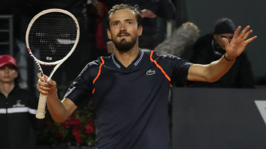 تأهل الروسي مدفيديف إلى نهائي بطولة روما للتنس