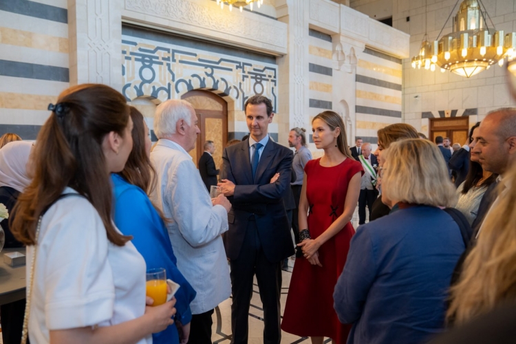 الرئيس الأسد والسيدة الأولى يستقبلان أعضاء البعثات الأجنبية والخبراء السوريين المشاركين في المؤتمر الدولي (آخر نتائج الأبحاث الأثرية السورية وتداعيات الزلزال)