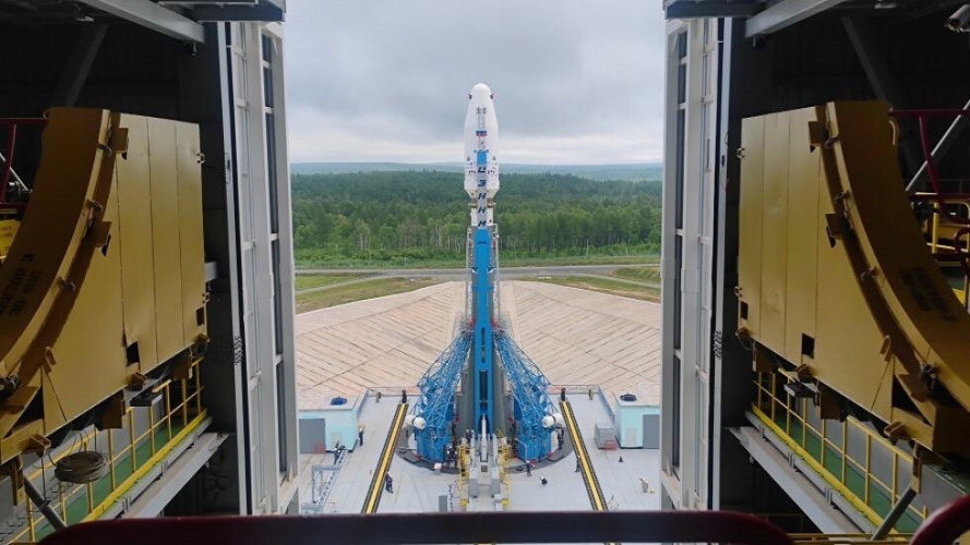 روسيا تطلق 43 قمرا صناعيا دفعة واحدة من مطار 