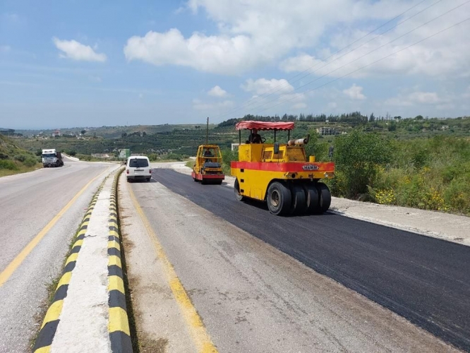 المواصلات الطرقية باللاذقية تتابع صيانة محاور الطرق المركزية 