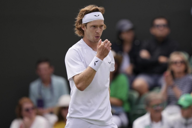 تأهل لاعب التنس الروسي روبليف إلى رابع أدوار ويمبلدون