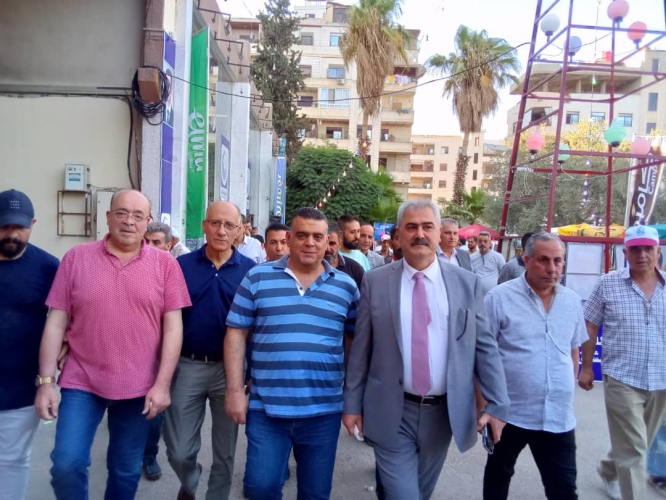 وزير التجارة ومحافظ ريف دمشق يؤكدان على تقديم أسعار أقل من السوق في 