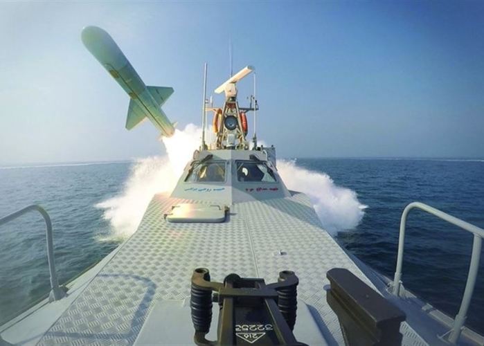 إيران تزود بحريتها بصواريخ تستخدم الذكاء الاصطناعي