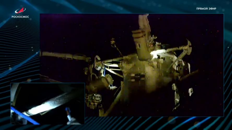 في مهمة استمرت أكثر 6 ساعات .. رائدا فضاء روسيين يثبتان درعاً مضاداً للنيازك في الفضاء