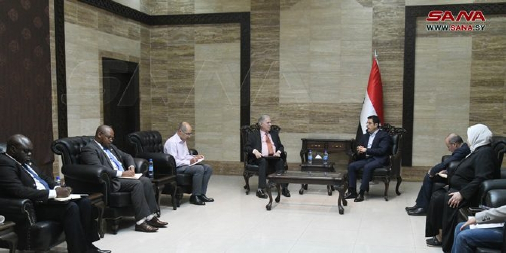 وزير الصحة يبحث سفير جنوب أفريقيا بدمشق سبل تعزيز التعاون في المجال الصحي.