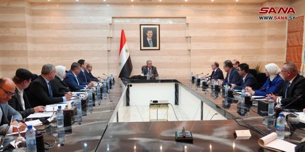 اجتماع برئاسة المهندس عرنوس لبحث آليات تأمين الأدوية السرطانية وفق برامج زمنية محددة