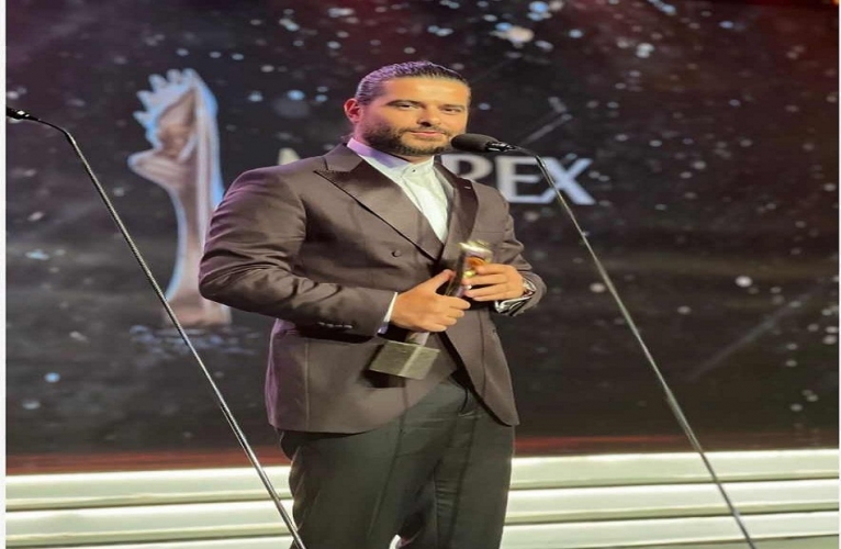 ناصيف زيتون أفضل فنان عربي للعام 2023