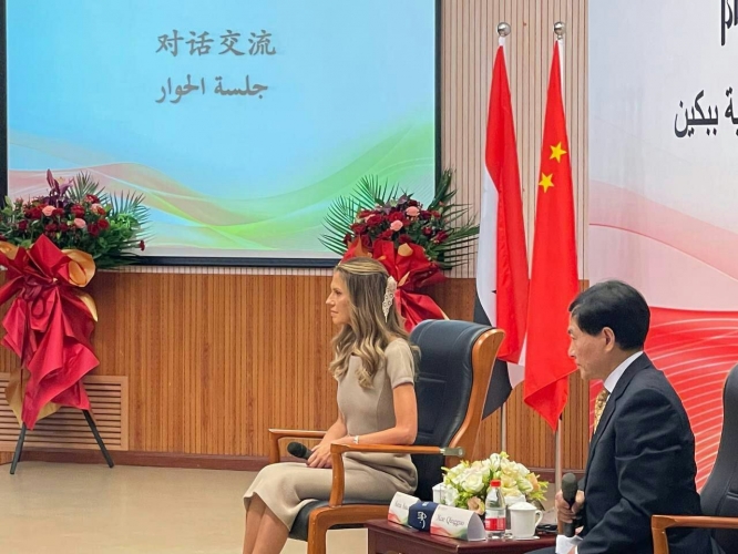 السيدة الأولى خلال لقاء حواري بجامعة بكين: نواجه محاولات طمس الثقافات الوطنية عبر وسائل متعددة الشكل واحدة المضمون