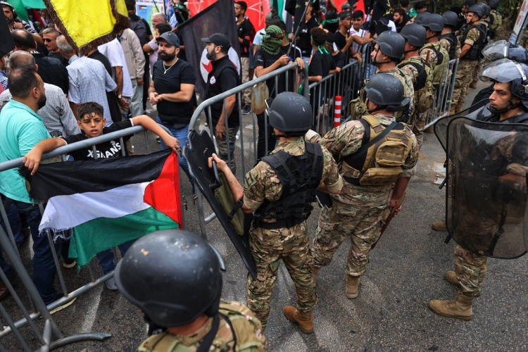 محتجون من بيروت يمنعون السفيرة الأمريكية من زيارة المفتي الدريان