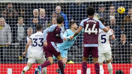 أستون فيلا يهزم توتنهام في الدوري الانكليزي 