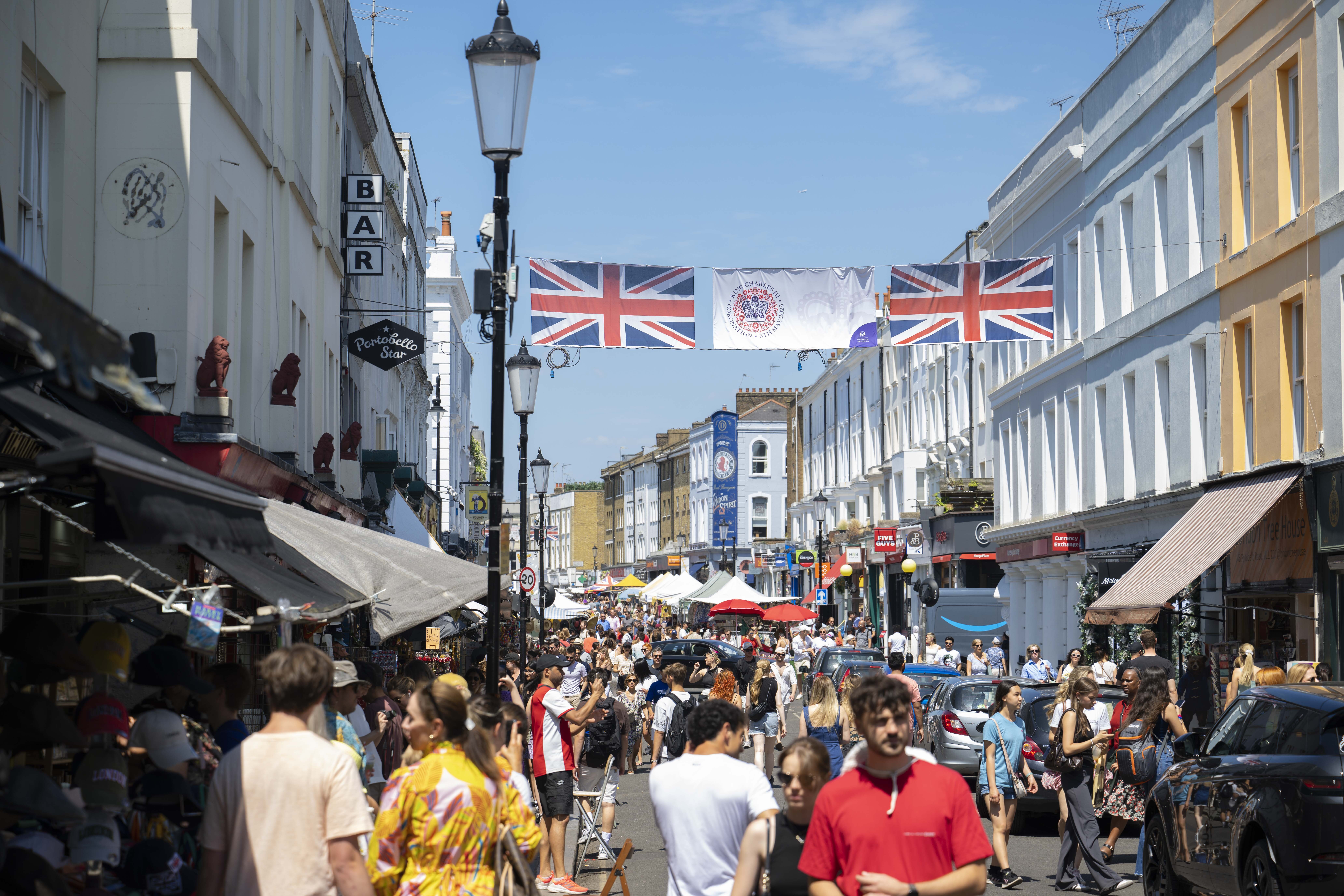 رقم خيالي ... تقرير: ديون الأسر البريطانية تصل حد الانفجار!