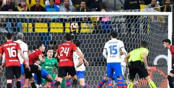 برشلونة يهزم أوساسونا ويتأهل إلى نهائي كأس السوبر الإسباني