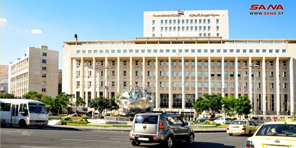 المركزي يحدد سعر الصرف للحوالات والصرافة بـ 13200 ليرة للدولار