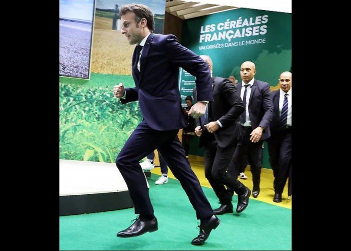 ماكرون يهرب من المزارعين المحتجين في باريس ودعوات لاستقالته