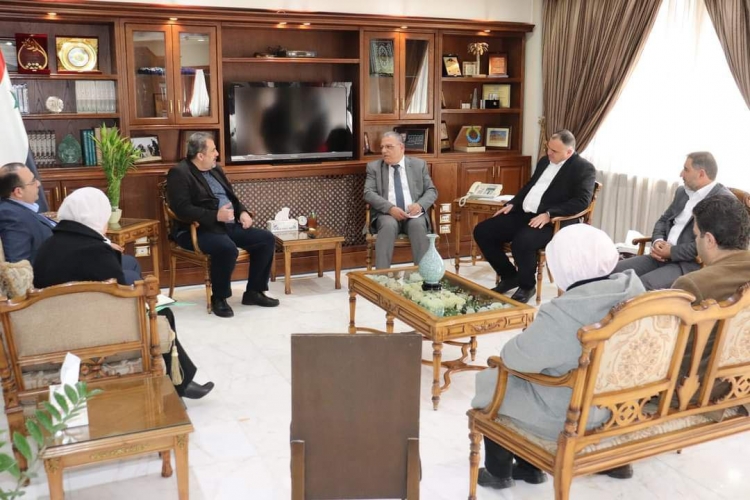 وزير الزراعة يناقش مع مصدري زيت الزيتون مشاكل وصعوبات التسويق