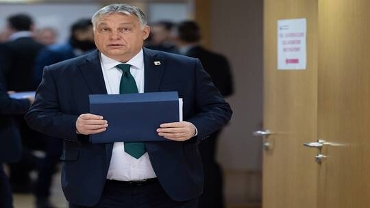 رئيس الوزراء المجري يهدد بـ