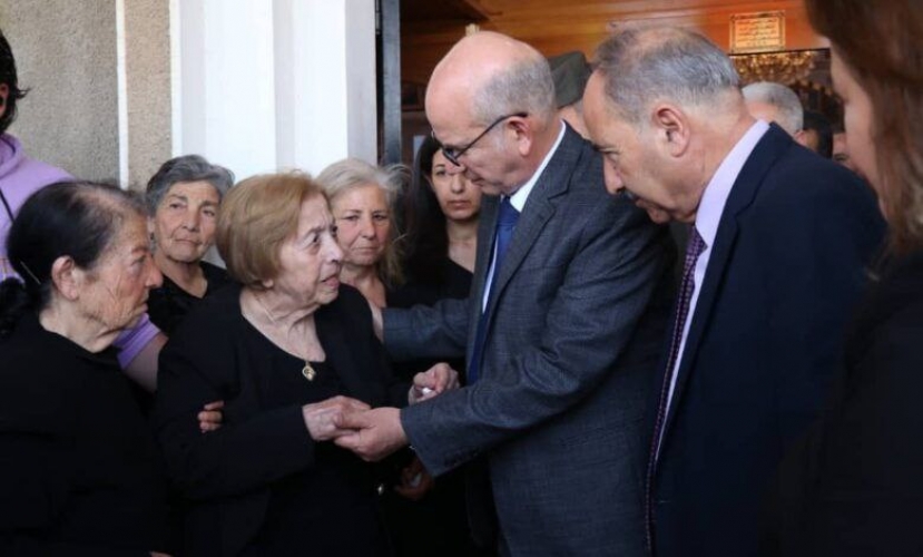 بتكليف من الرئيس الأسد والسيدة أسماء الأسد.. محافظ درعا يقدم التعازي بوفاة ممدوح العيازرة زوج الأم شهيرة فلوح