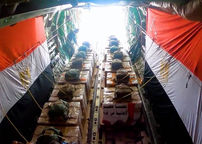 مصر تكثف أعمال الإسقاط الجوي للمساعدات الإنسانية على شمالي قطاع غزة