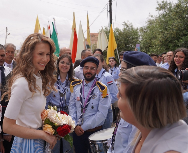 السيدة الأولى أسماء الأسد تشارك أهالي بلدة صدد احتفالهم بعيد الفصح المجيد