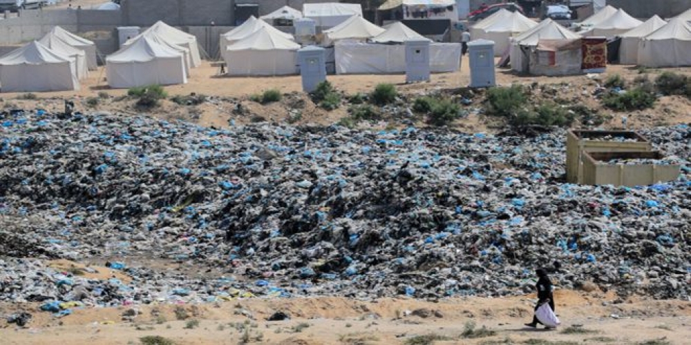 الأونروا) تحذر من مخاطر بيئية وصحية كارثية في قطاع غزة