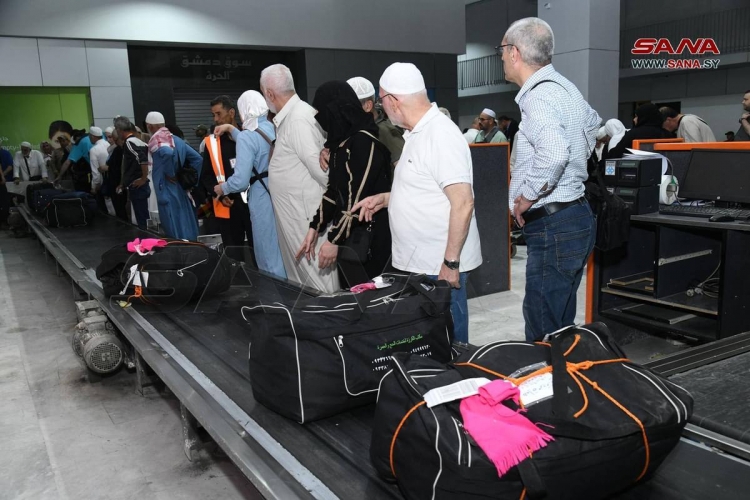 وصول أول رحلة عودة للحجاج السوريين على متن السورية للطيران