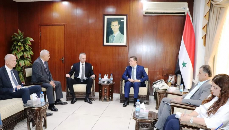 وزير الأشغال يبحث مع سفير بيلاروس علاقات التعاون المشتركة