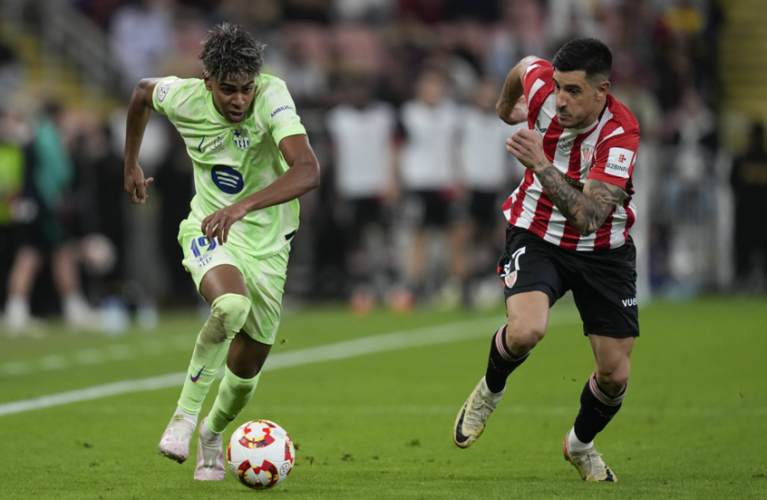 برشلونة يتغلب على بلباو بثنائية نظيفة ويحجز مقعده في نهائي كأس السوبر الإسباني