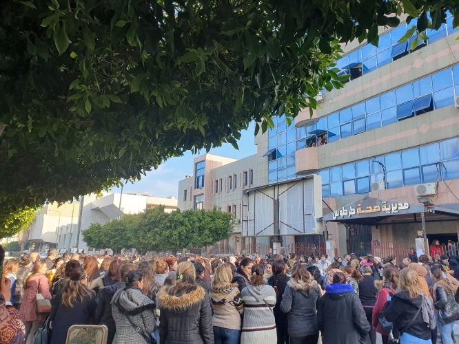 احتجاج موظفو القطاع الصحي في طرطوس  بسبب فصلهم بشكل مفاجئ