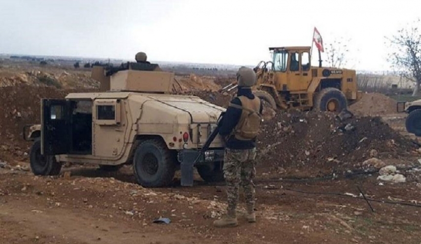 الجيش اللبناني يغلق ثلاثة معابر غير شرعية مع سوريا في القاع والهرمل