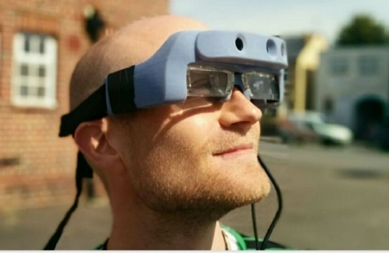 ابتكار نظارات تعمل بالذكاء الاصطناعي لمساعدة المكفوفين على الرؤية