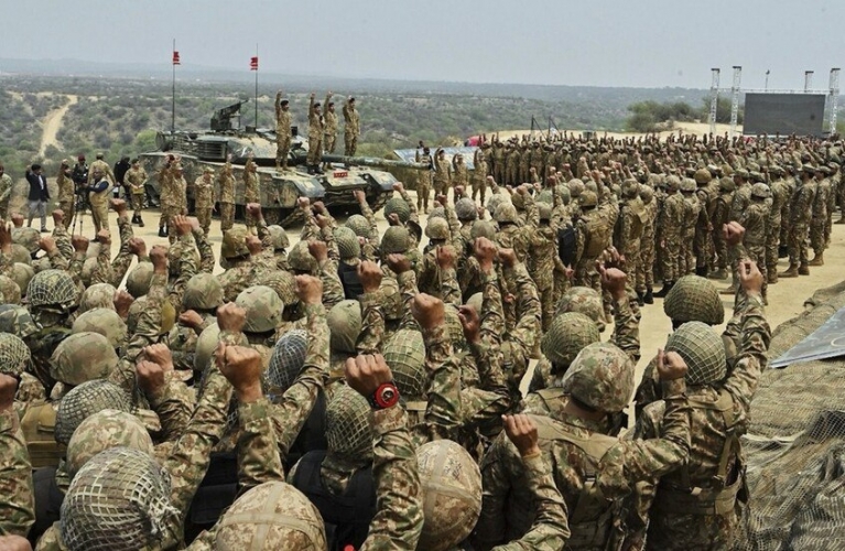 الجيش الباكستاني يجرى تدريبات حربية واسعة النطاق في ظل التوترات مع الهند