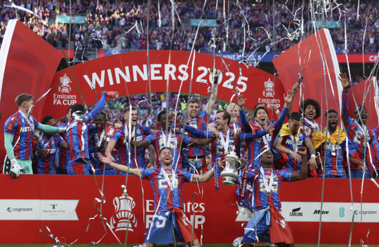 كريستال بالاس يقهر مانشستر سيتي ويتوج بكأس الاتحاد الإنجليزي للمرة الأولى في تاريخه