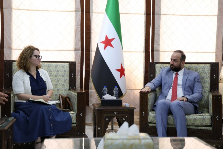 وزير الإعلام يبحث مع وفد من منظمة Hirondelle السويسرية سبل التعاون في مرحلة العدالة الانتقالية