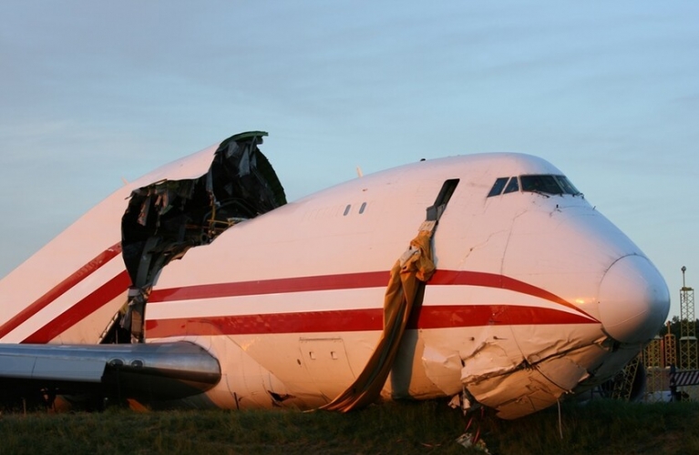 مقتل أكثر من 110 أشخاص جراء تحطم طائرة ركاب هندية أثناء إقلاعها من مطار أحمد آباد 