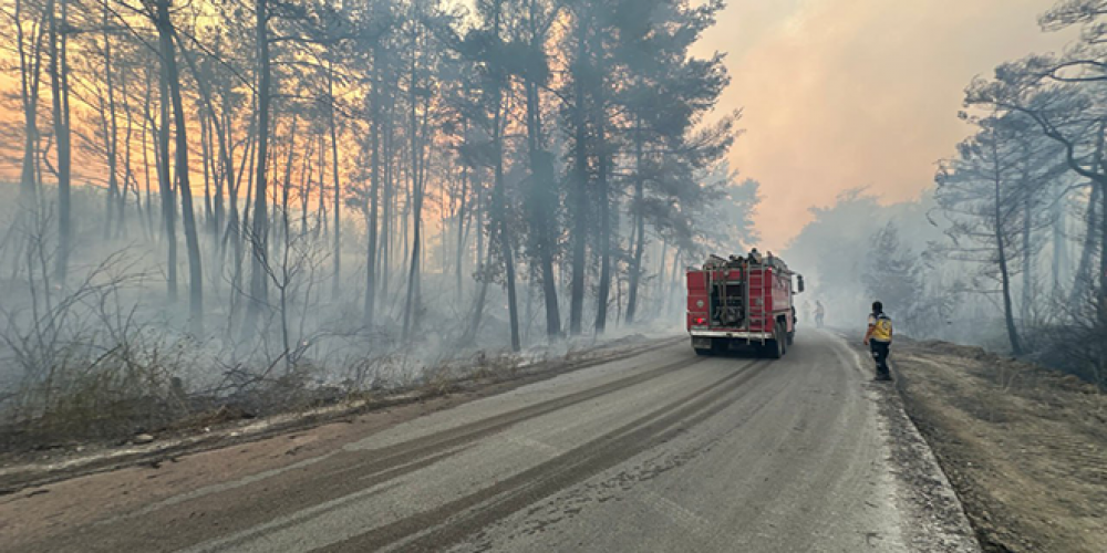إغلاق معبر كسب الحدودي من الجانب التركي مؤقتاً بسبب حرائق جبال الساحل السوري