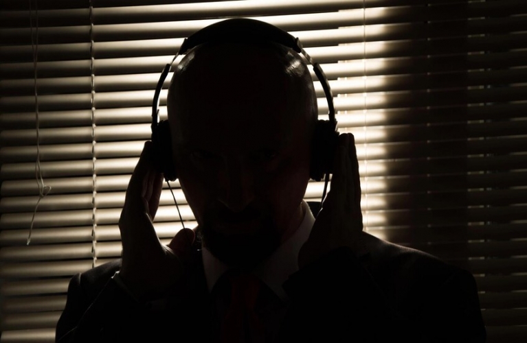 اكتشاف طريقة للتنصت على المكالمات الهاتفية باستخدام رادار السيارات