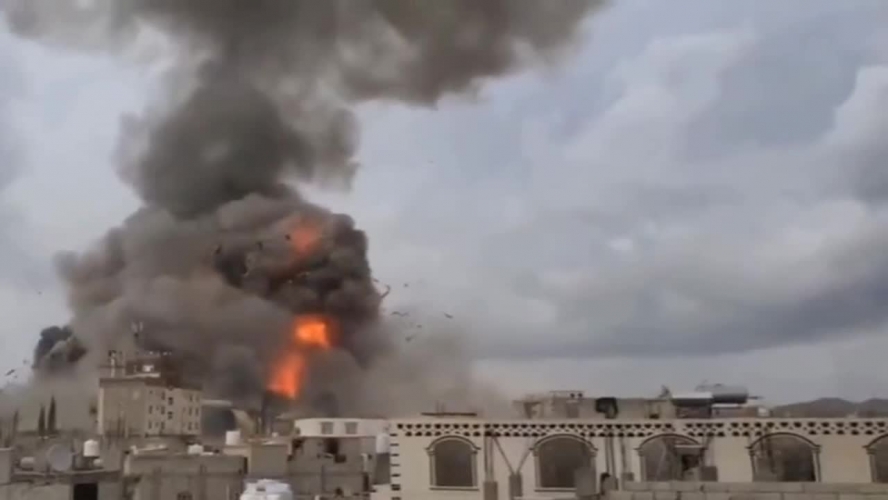 الاحتلال الإسرائيلي يستهدف بعدد من الغارات العاصمة اليمنية صنعاء ومحافظة الجوف