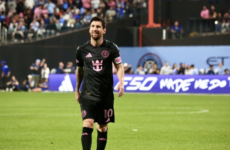 ميسي يقود إنتر ميامي للفوز على نيويورك سيتي ويقترب من رونالدو في صراع الهداف التاريخي