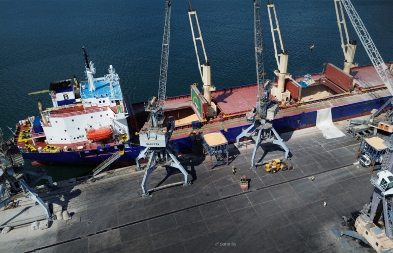 وصول باخرة إلى مرفأ اللاذقية محمّلة بـ 24 ألف طن من الأعلاف