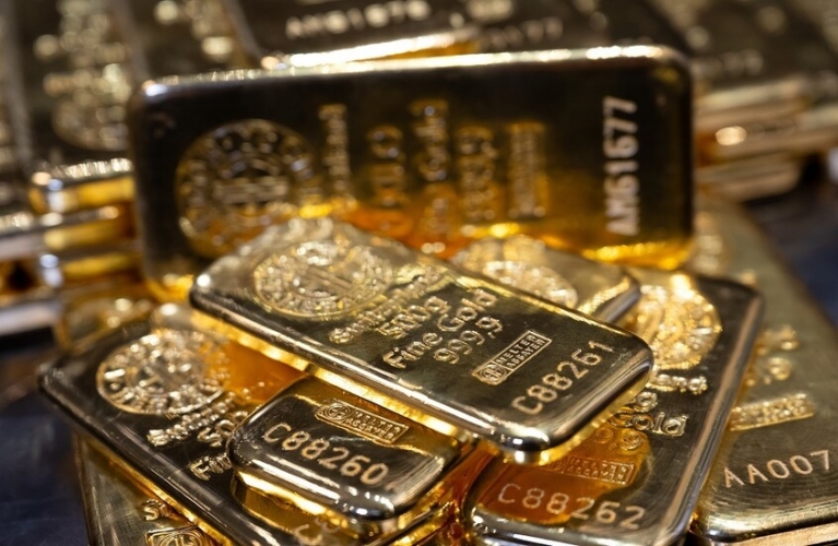 الذهب يسجل أعلى سعر في تاريخه متجاوزًا 4050 دولارًا للأونصة