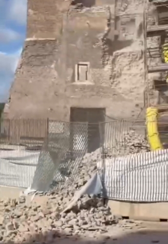 انهيار جزء من برج كونتي الأثري في العاصمة الإيطالية روما