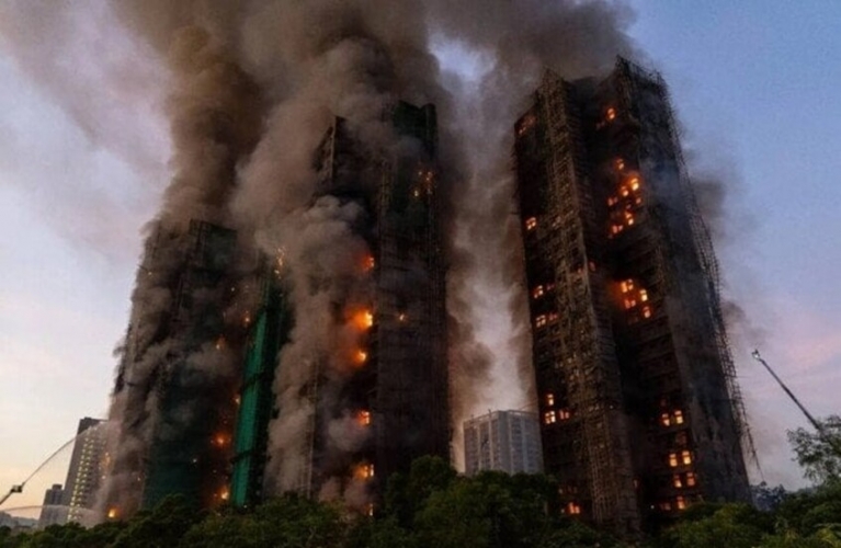 ارتفاع حصيلة ضحايا حريق هونغ كونغ إلى 65 قتيلا واعتقال 3 مشتبه بهم