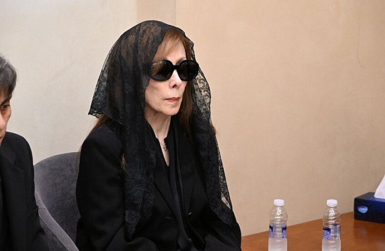 مقربون ينفون شائعات حول مرور فيروز بضائقة مالية