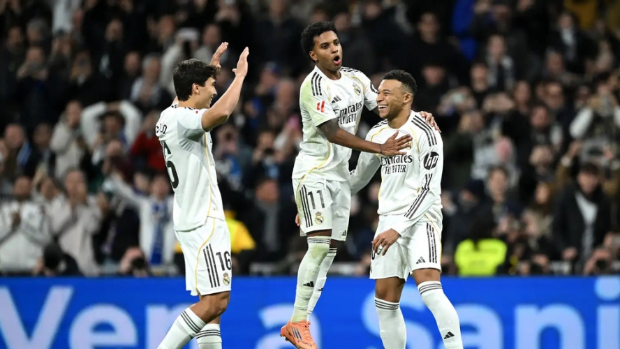 ريال مدريد يهزم ضيفه إشبيلية بثنائية نظيفة في الدوري الإسباني