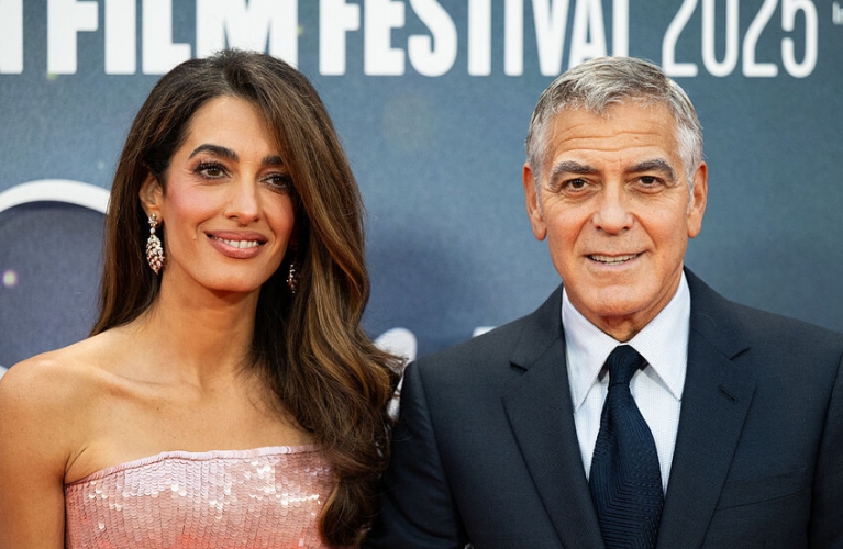 فرنسا تمنح ممثل أمريكي وعائلته الجنسية الفرنسية